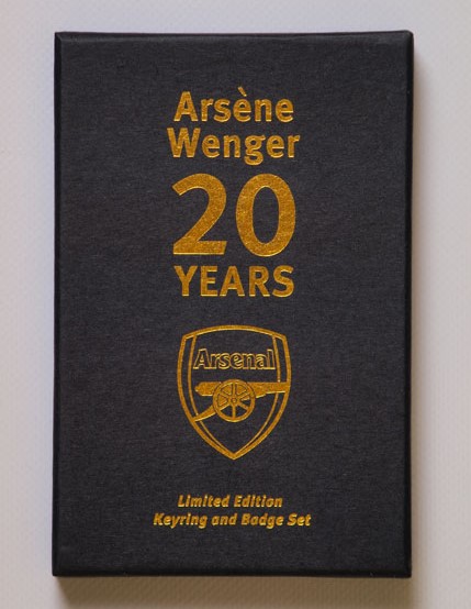 Arsène Wenger Keyring & Badge Set