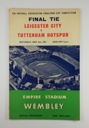 1961 F.A Cup Final Leicester City vs Tottenham Hotspur Programme with news paper cutting