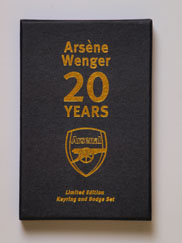 Arsène Wenger Keyring & Badge Set
