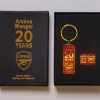 Arsène Wenger Keyring & Badge Set football programme